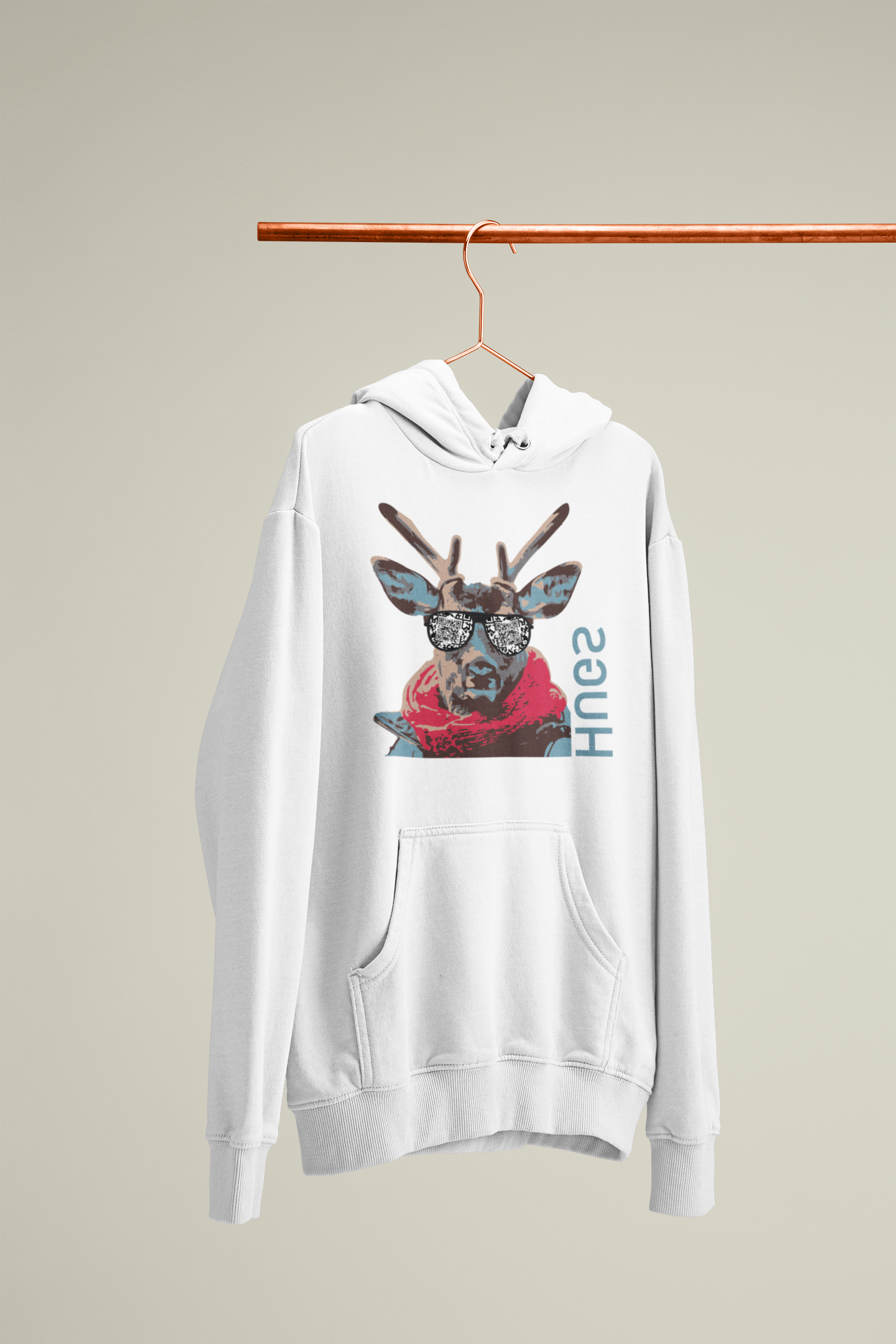HUGS_Hoodie_weiss_Kleiderbügel